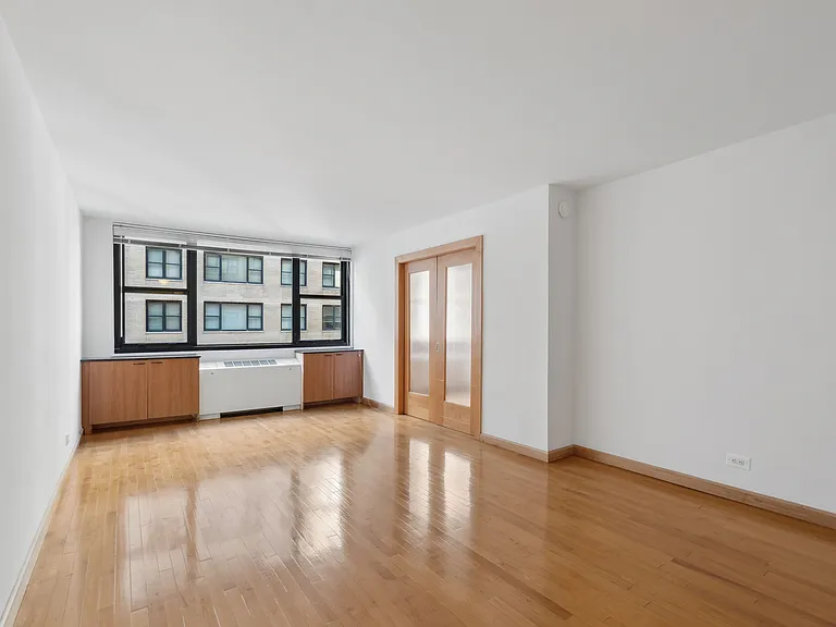315 W 57th St #8B — Photo 1