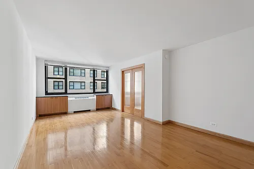 315 W 57th St #8B Photo 1
