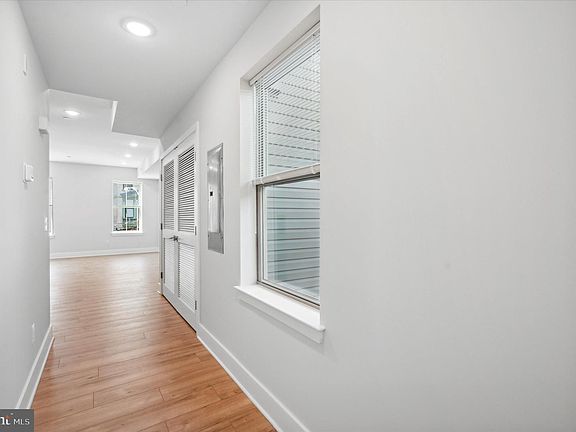 3rd image of 807 Corinthian Ave Floor 2