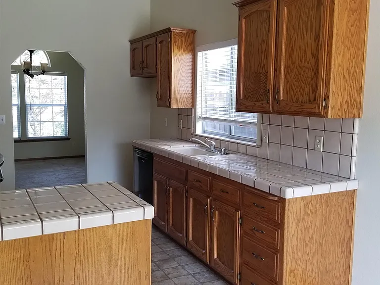 444 N Tommy St — Photo 14
