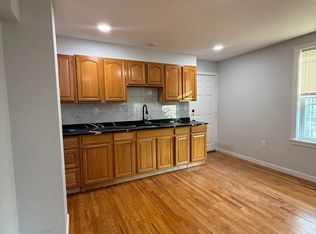 78 Hollis St APT 2, Worcester, MA 01610