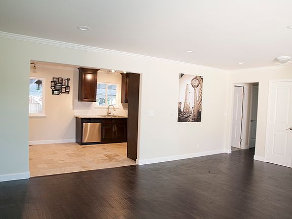 3rd image of 4534 Myrtle Ave