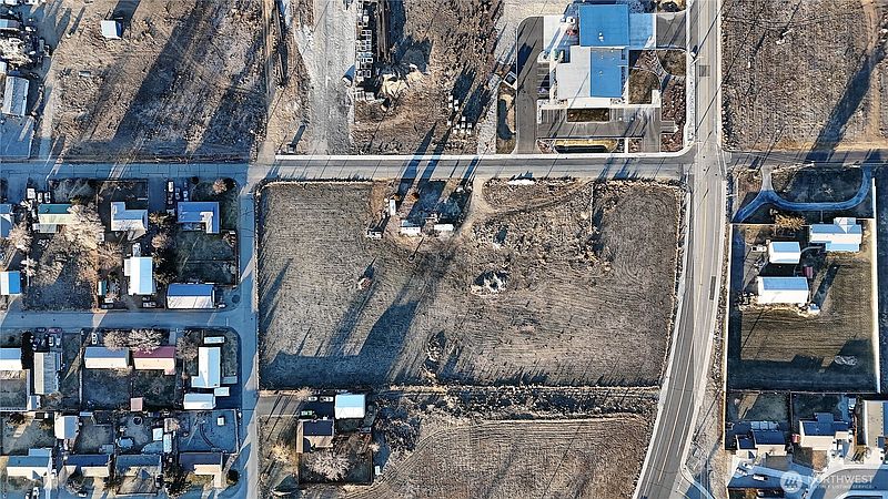 3rd image of 1611 S Douglas Street