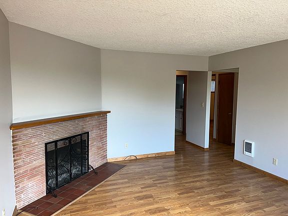 4th image of 2206 E 17th St #2208