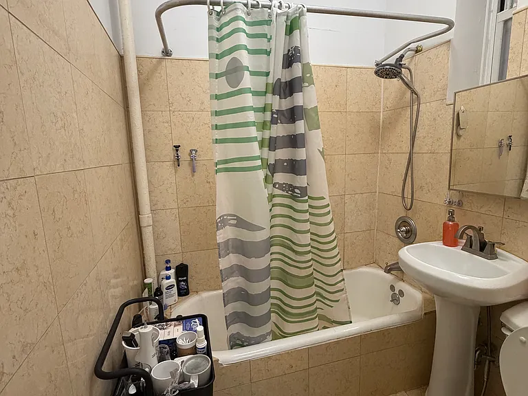 194 Court St #7 — Photo 6
