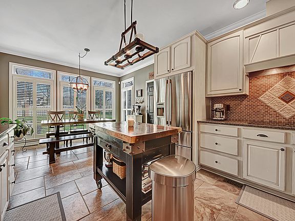 4th image of 8947 Isherwood Ln