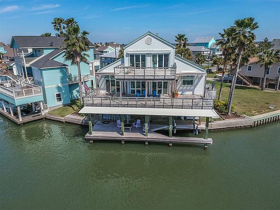 3rd image of 16549 Barbados Way