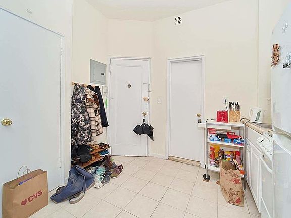 4th image of 724 Amsterdam Ave #2BB