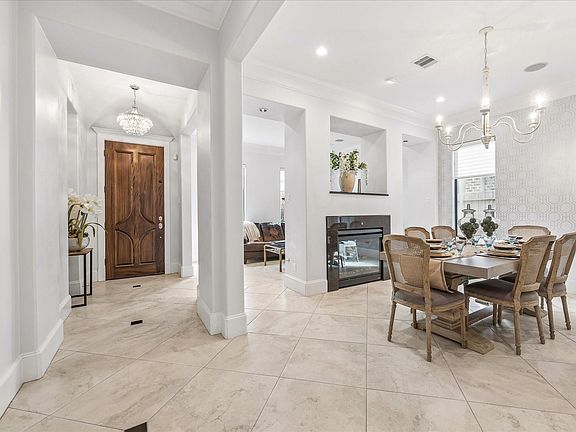 4th image of 4022 Coleridge St