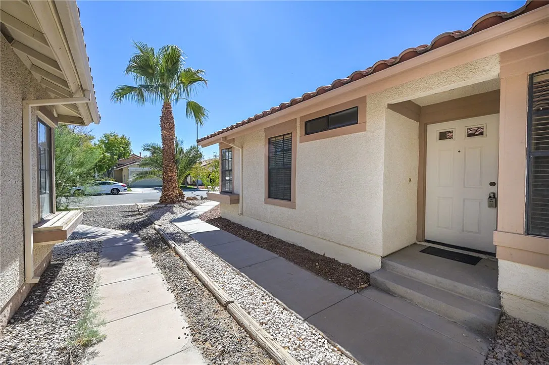 2 bed, 2.0 bath, 1053 sqft, $1,800 — Photo 4