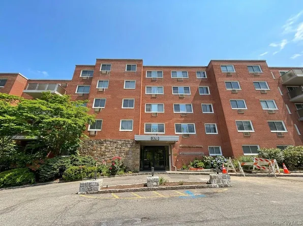 370 Central Park Avenue #4H, Scarsdale, NY 10583