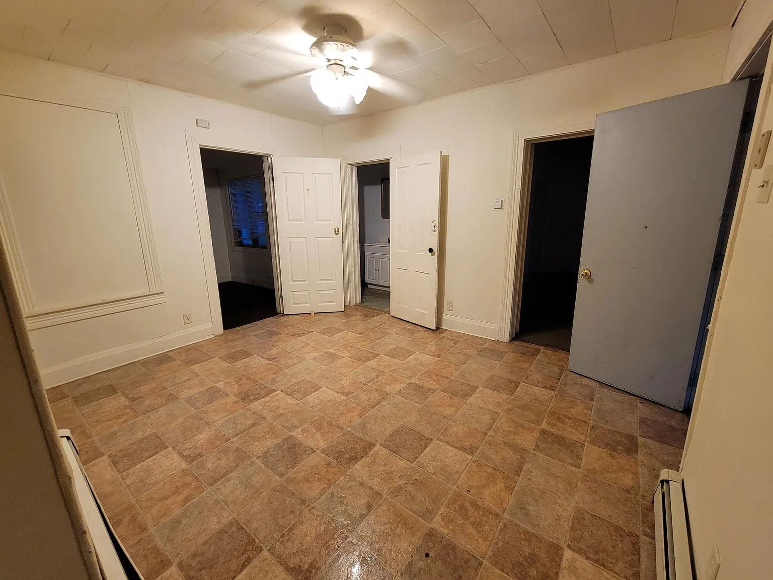 5 bed, 1300 sqft, $995 — Photo 3
