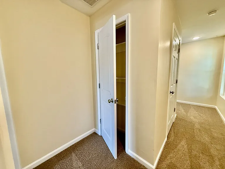 4205 Dartmouth St — Photo 17