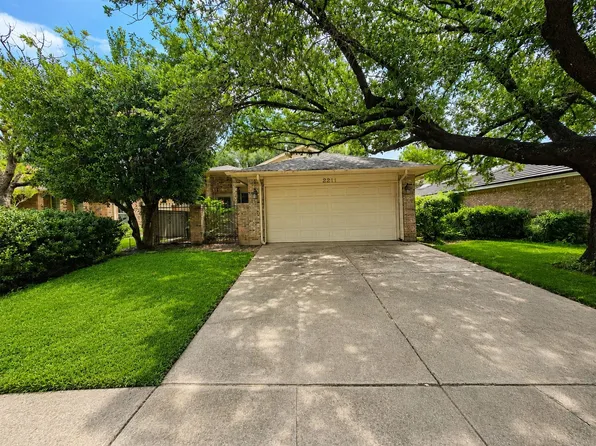 2211 Baltic Ave, Arlington, TX 76011