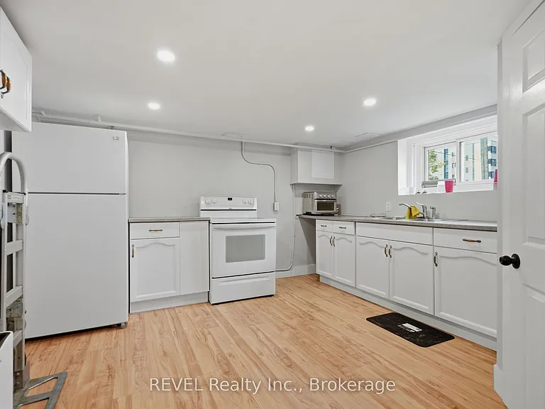 76 Chestnut St #2 — Photo 7