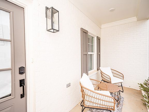 3rd image of 643 Cottage Grove Cir