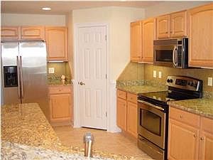 4th image of 13840 River Road Park St #203