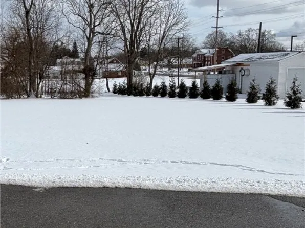 Menegay Rd, Louisville, OH 44641