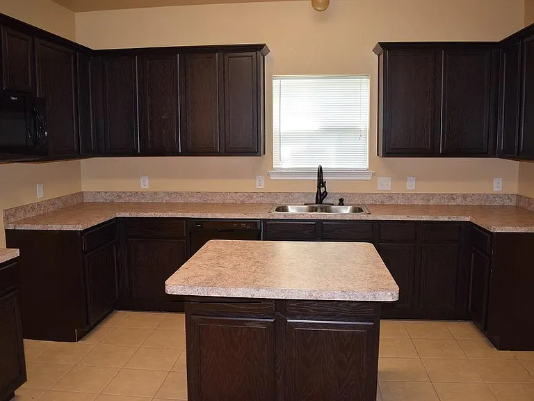 831 W Fern St — Photo 2