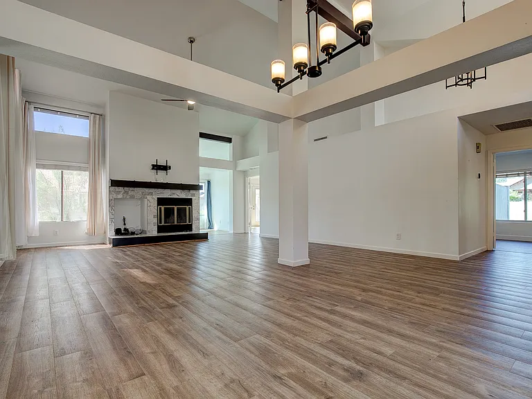 1945 E Velvet Dr — Photo 15