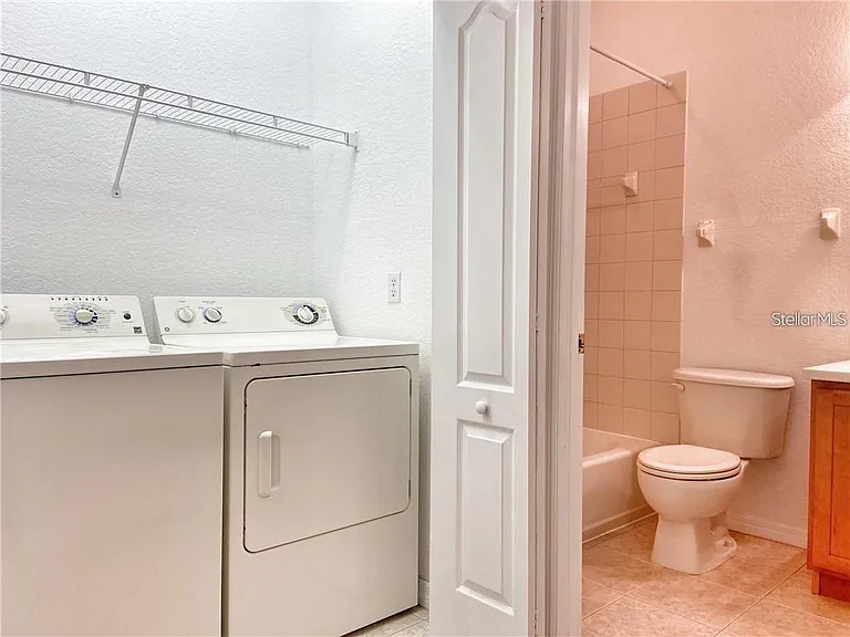 915 Fairwaycove Ln #208 — Photo 21