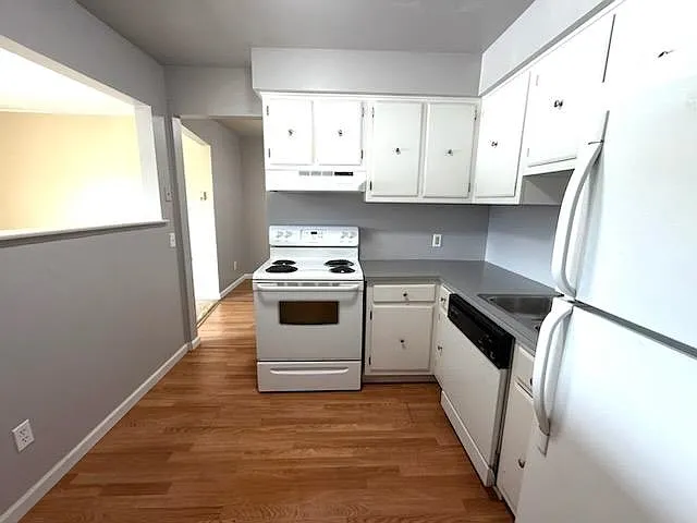 2 bed, 1.0 bath, 840 sqft, $1,700 — Photo 2