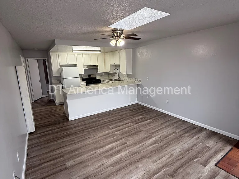 4344 Estrella Ave #4 — Photo 2