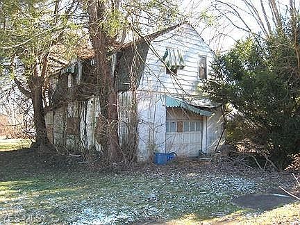 Front View of property showing the garage apartment.