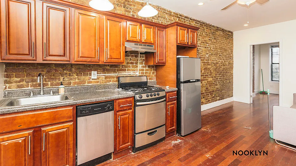 206 Scholes St #8