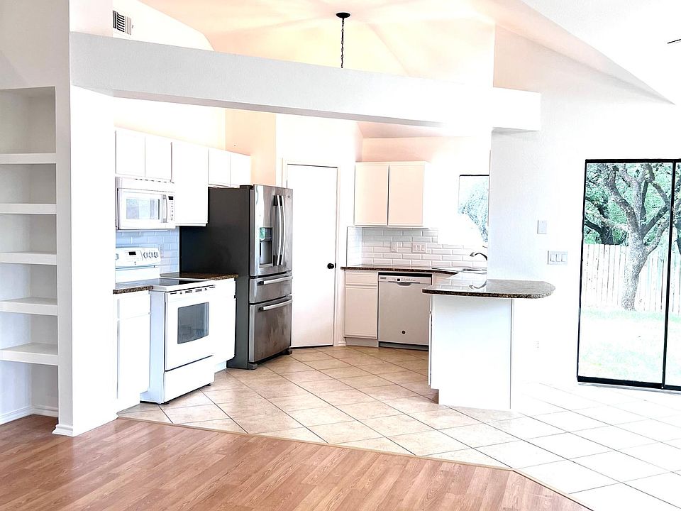 1st image of 204 Kintail Dr