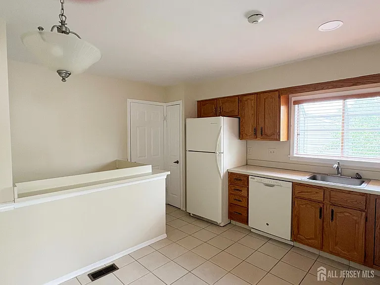 7 Daniel Webster Ave #D — Photo 5