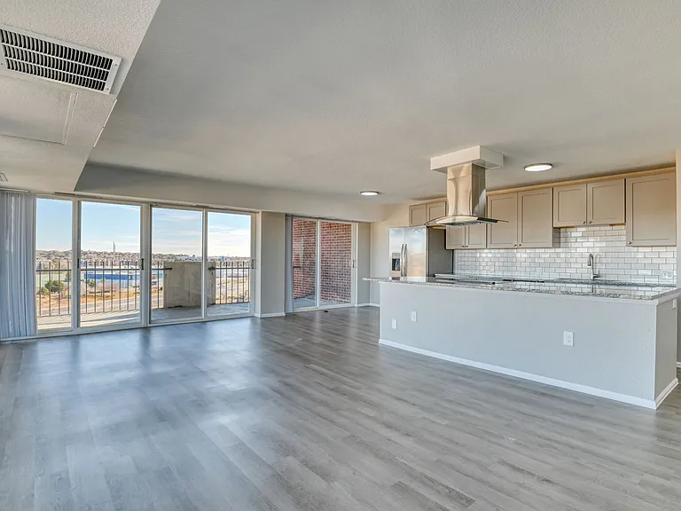 411 Lakewood Cir #B-1016 — Photo 8