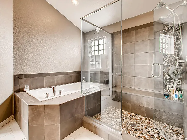 Oversized shower with Quartz bench and large soaking tub