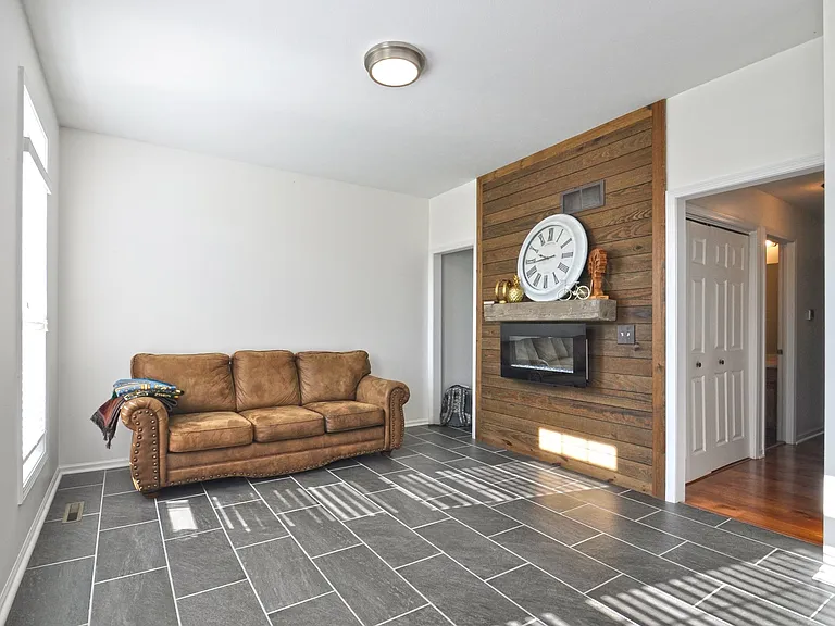 6021 Cottage Cir — Photo 7