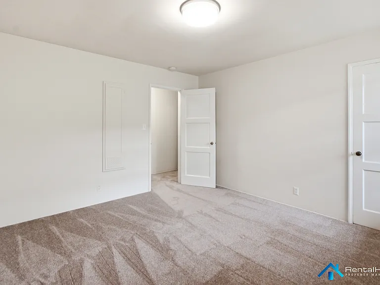 449 N Euclid Ave #G — Photo 8