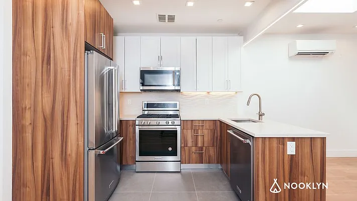 Rented by Nooklyn NYC LLC | media 43