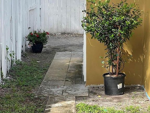 3rd image of 533 NE 15th Street