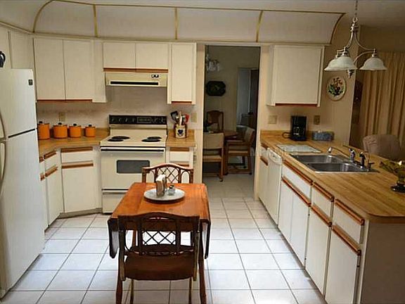 3rd image of 344 Parkview Dr