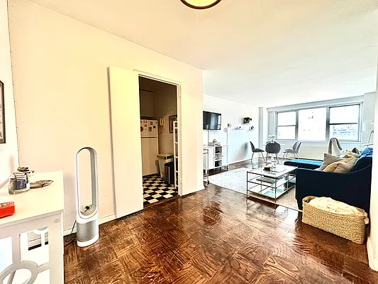 Rented by Addison Property Group | media 2