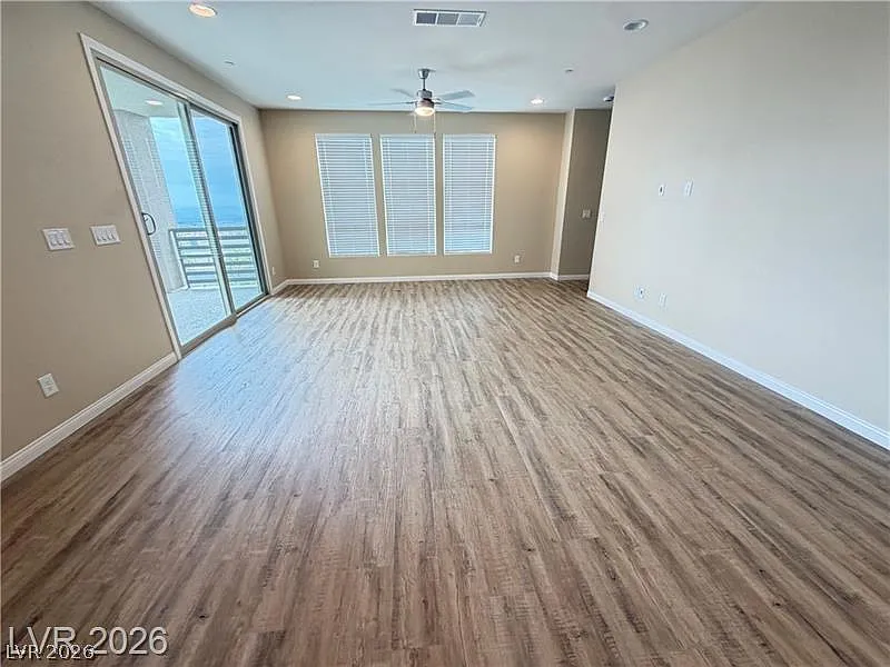 3 bed, 3.5 bath, 1992 sqft, $2,750 — Photo 3