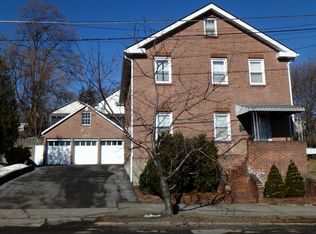 198 Overlook Pl, Newburgh, NY 12550