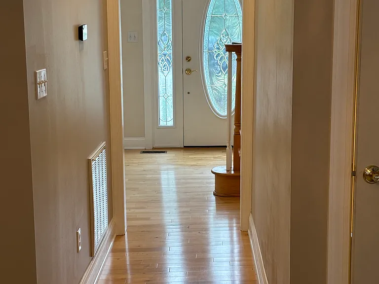 Foyer to kitchen