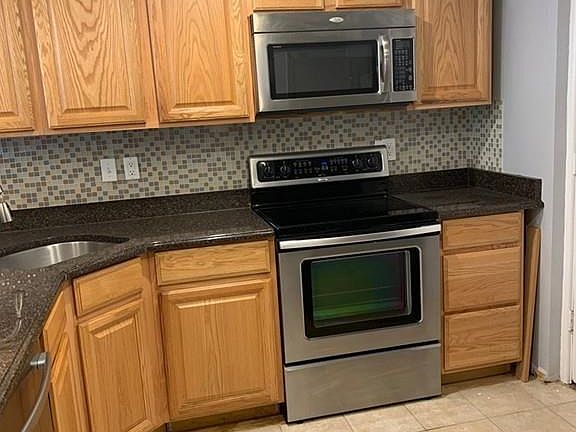 5th image of 215 Winter St APT 1K