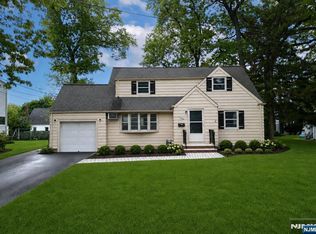 35-02 Linwood Rd, Fair Lawn, NJ 07410