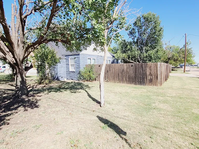 1612 SW 6th St — Photo 21