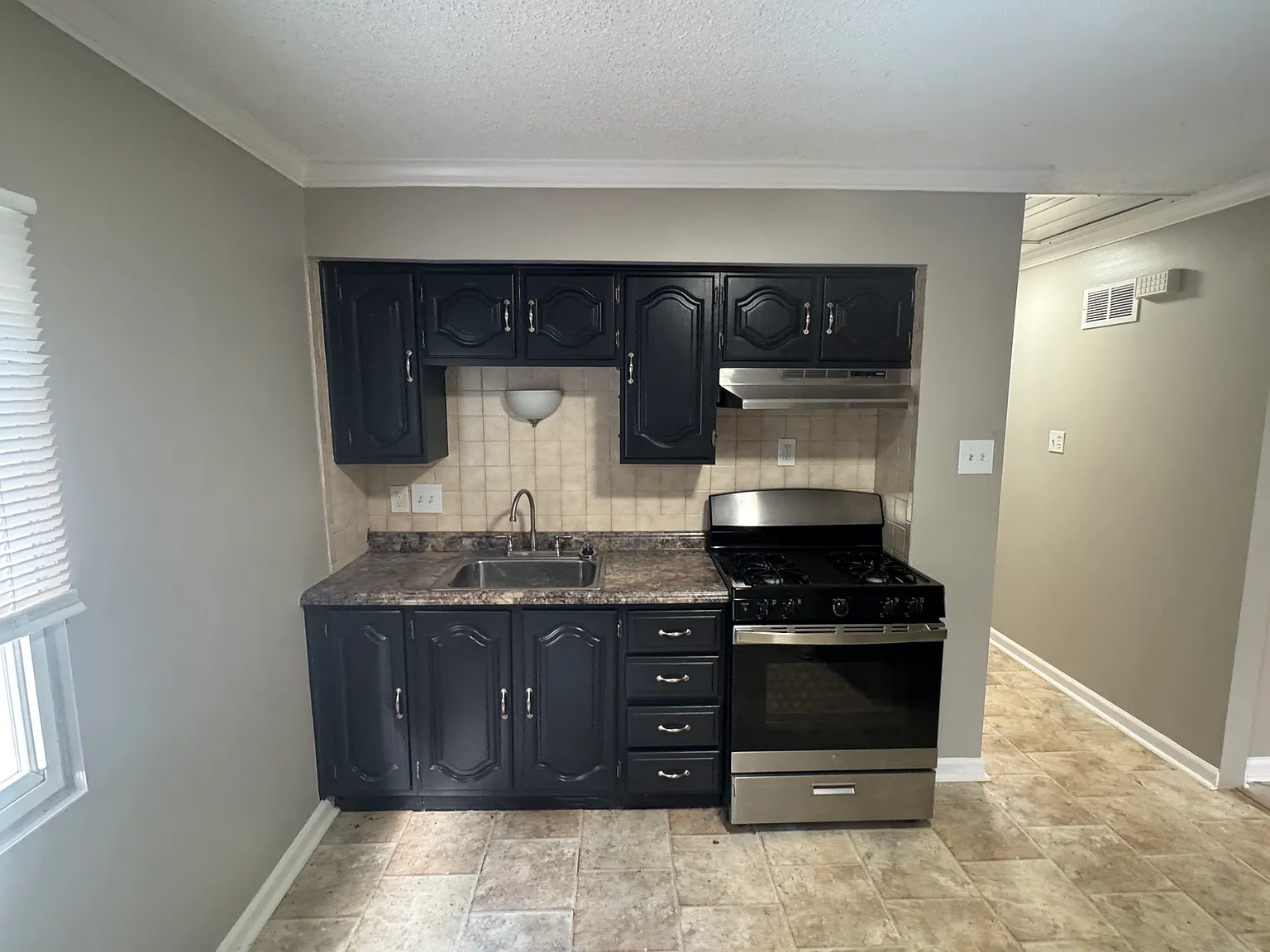 2 bed, 792 sqft, $1,250 — Photo 2