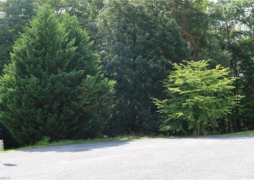 2nd image of 1165 Woodbury Rd
