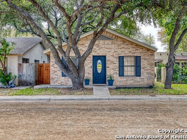 16 KINGS CT, Uvalde, TX 78801