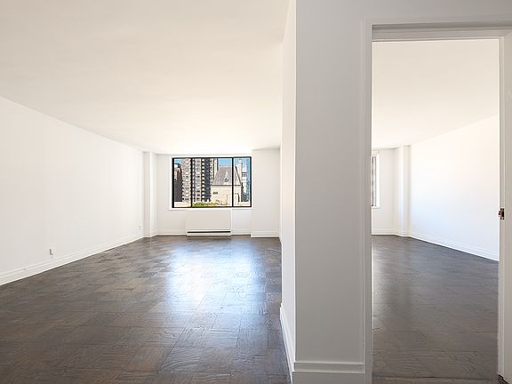 4th image of 330 W 56th St APT 24J