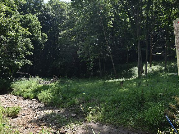 3rd image of 525 Catholic Cemetery Rd